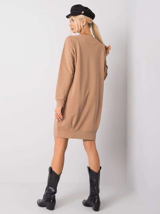 Sukienka-RV-TU-5184.93P-camelowy