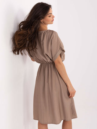 Sukienka-MI-SK-A63751.67-ciemny bezowy